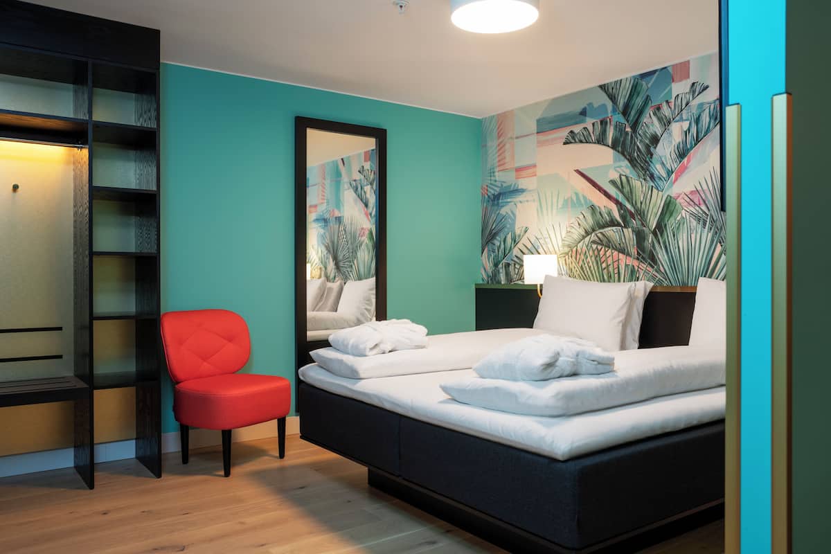 Premium bedding, pillow-top beds, minibar, in-room safe