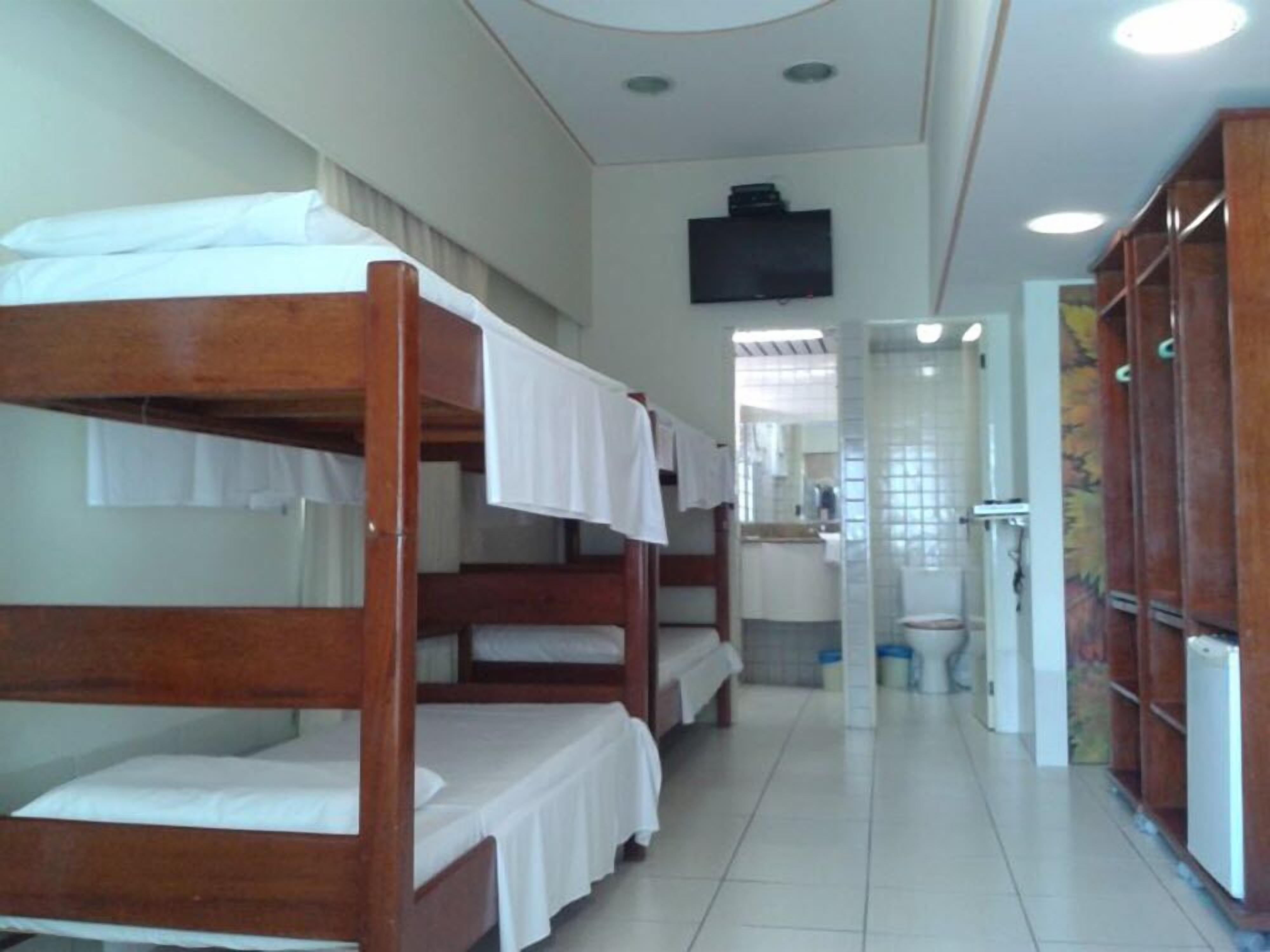 desk, wifi, bed sheets