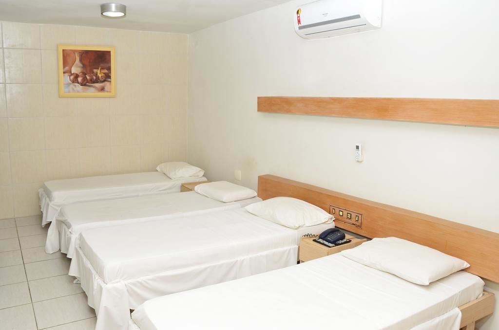 desk, wifi, bed sheets