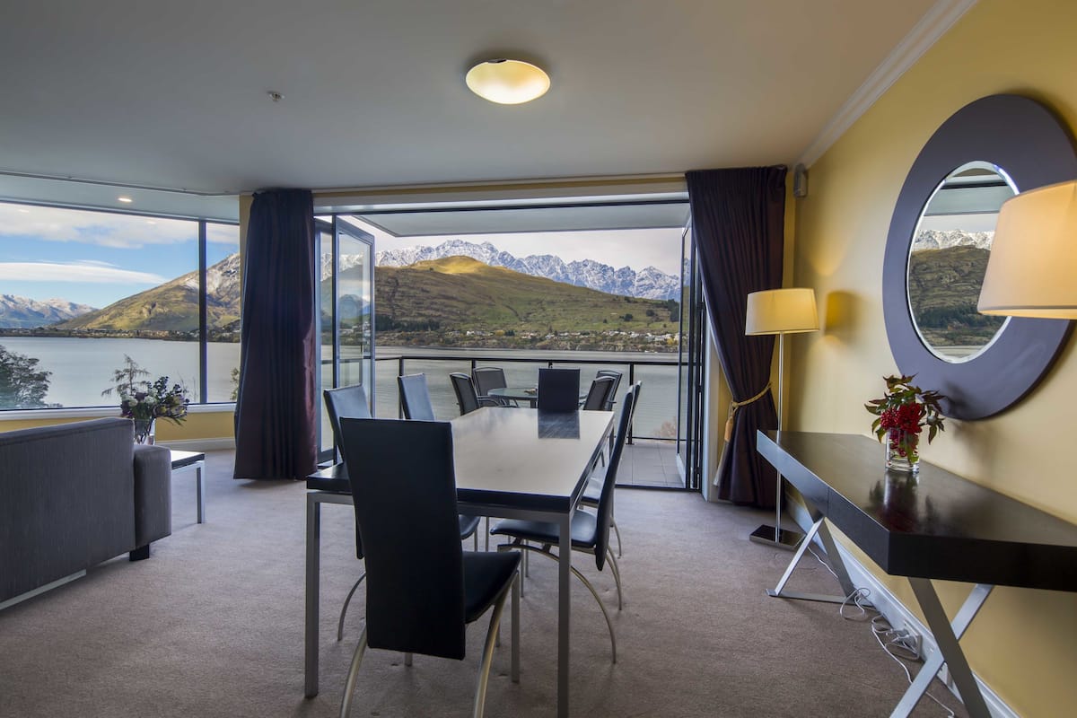 Apartment, 2 Bedrooms, Lake View | Living area