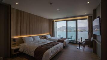 Deluxe Twin Room, Ocean View | Down comforters, free WiFi