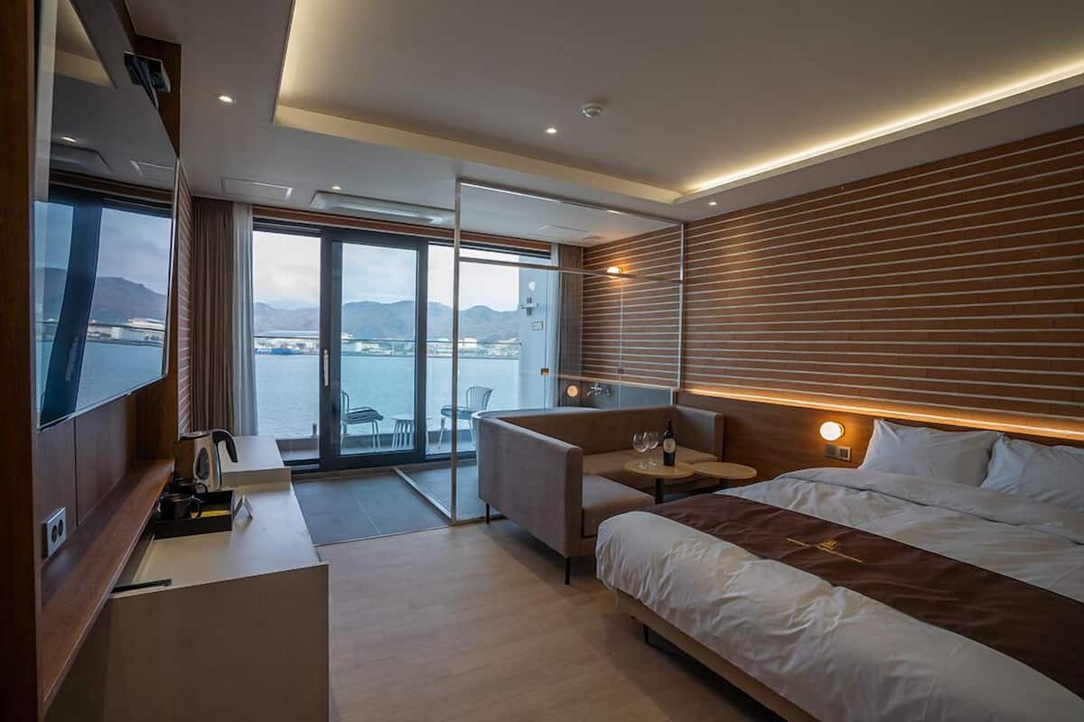 Corner Suite, Ocean View | Edredones de plumas y wifi gratis