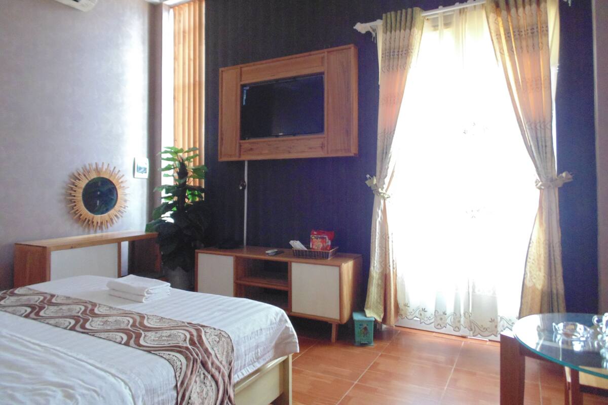 1 bedroom, premium bedding, individually furnished, desk