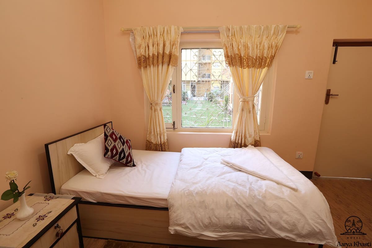 Economy Twin Room, 2 Single Beds, Accessible, Garden View