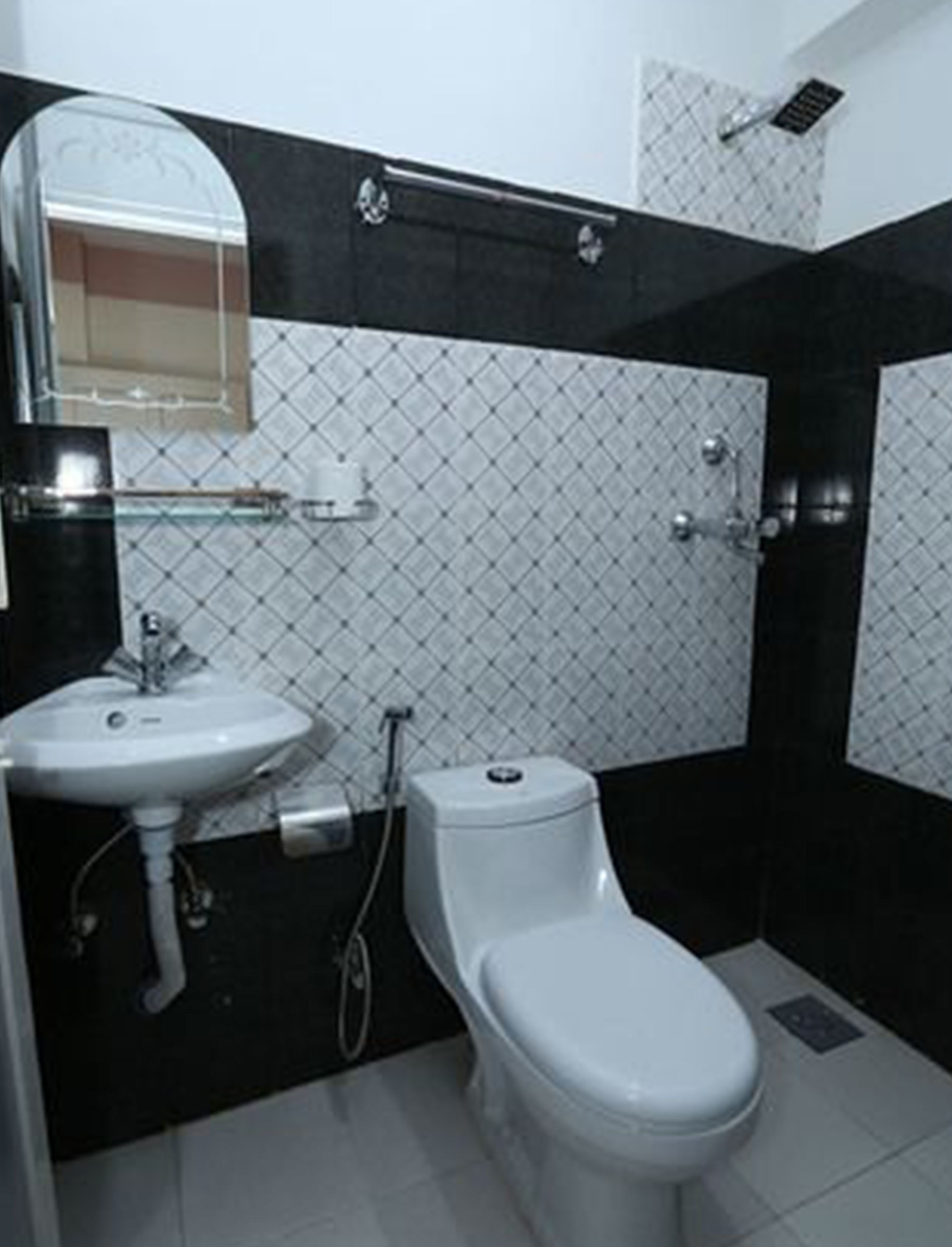 shower, free toiletries, slippers, towels