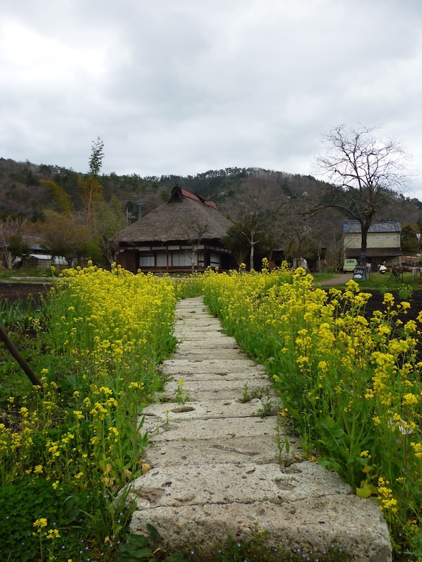 Property grounds - Kayabuki-House `OKITEI´ (Nasukarasuyama)