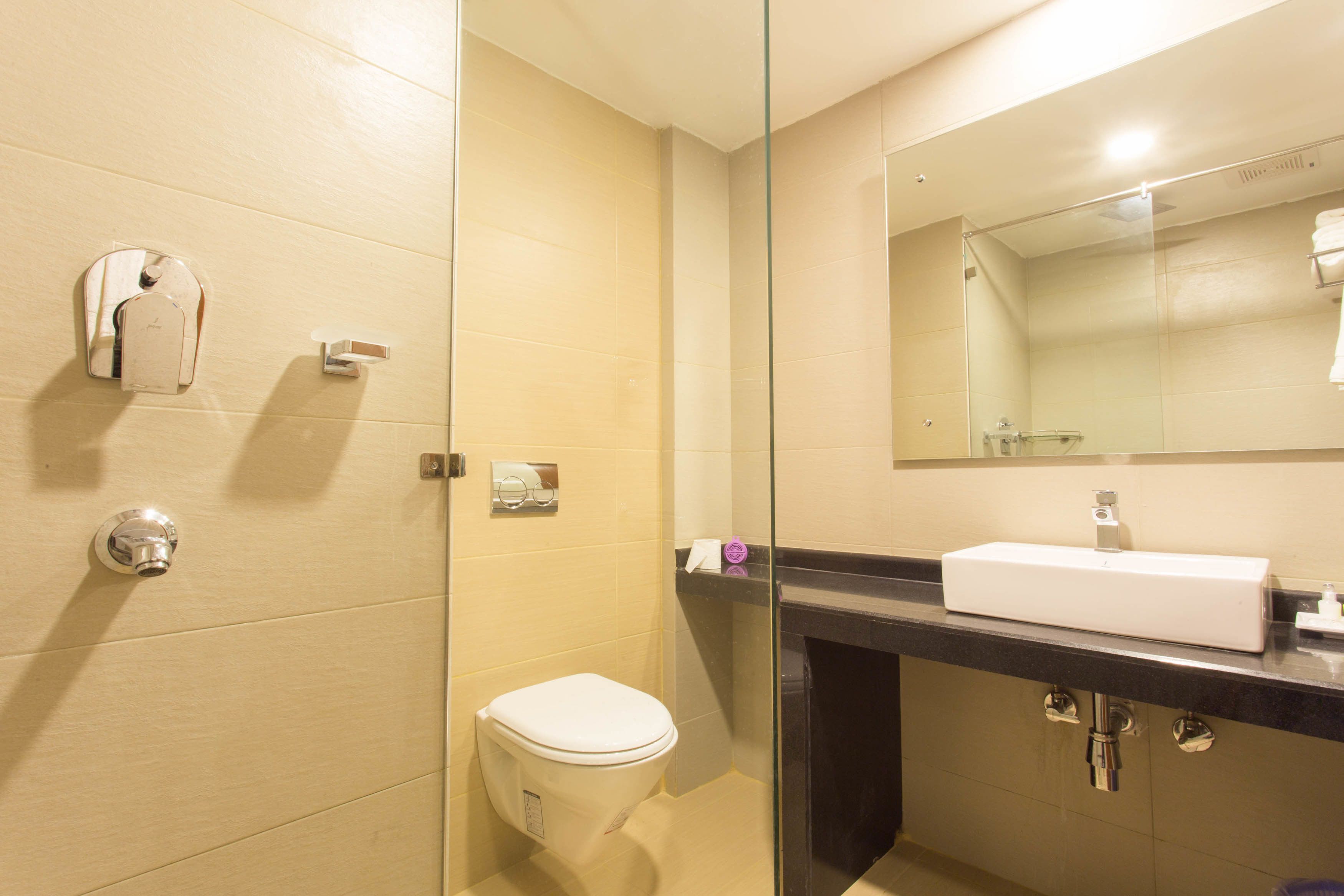 shower, free toiletries