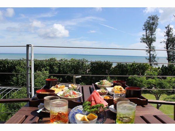 Desayuno completo diario (JPY 1650 por persona)