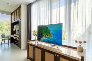 1 bedroom, in-room safe, desk, soundproofing