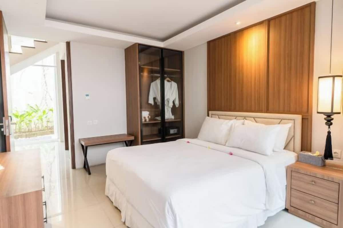 1 bedroom, in-room safe, desk, soundproofing