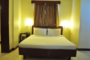 Suite, Non Smoking | Iron/ironing board, rollaway beds, free WiFi, bed sheets