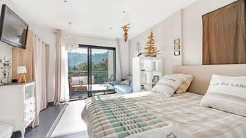 Family Suite | 5 bedrooms, individually decorated, individually furnished