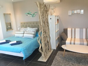 Deluxe Double Room (Gigaro) | 5 bedrooms, Select Comfort beds, minibar, individually decorated - La Villa Louancelie (Cavalaire-sur-Mer)