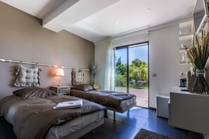 Suite Familiale (Macchiato- Artichaut) | 1 chambre, décoration personnalisée, ameublement personnalisé