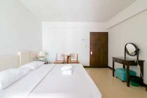 Quarto casal standard | Frigobar, escrivaninha, cortinas blackout, Wi-Fi de cortesia