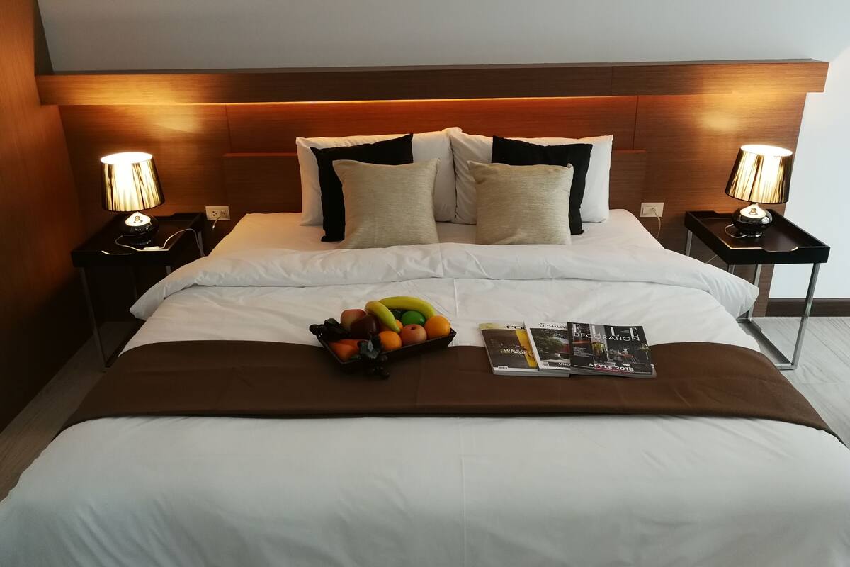 Standard Double Room | 遮光カーテン、可動式ベッド、WiFi (無料)、客室ごとに異なる装飾