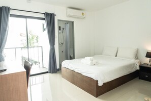 Individually decorated, blackout drapes, rollaway beds, free WiFi - M.I.N.D. Villa (Chiang Mai)