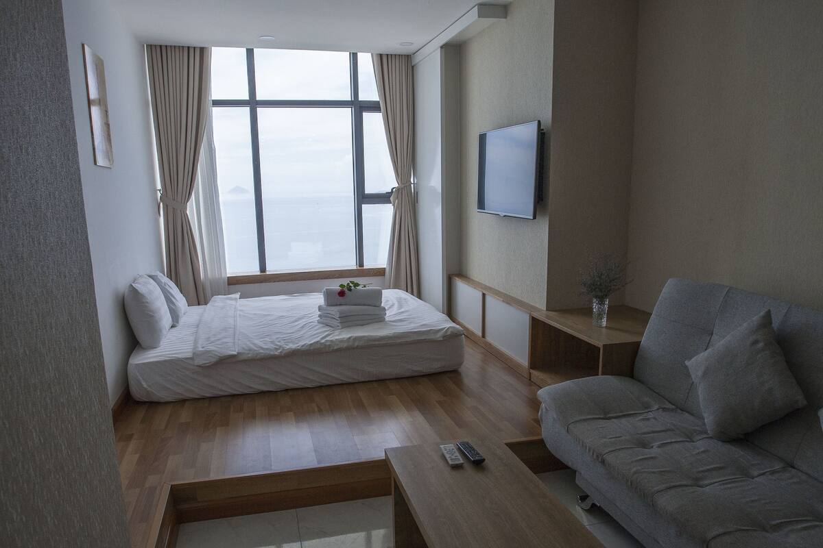 Apartment, 1 Bedroom, Sea View (1 Bed) | Desk, soundproofing, iron/ironing board, free WiFi