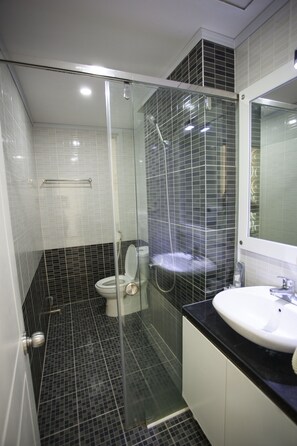 Apartment, 1 Bedroom, Sea View (1 Bed) | Bathroom
