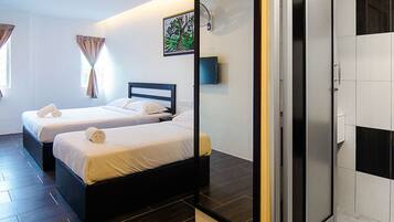 Family 3 Suite | Desk, soundproofing, iron/ironing board, rollaway beds