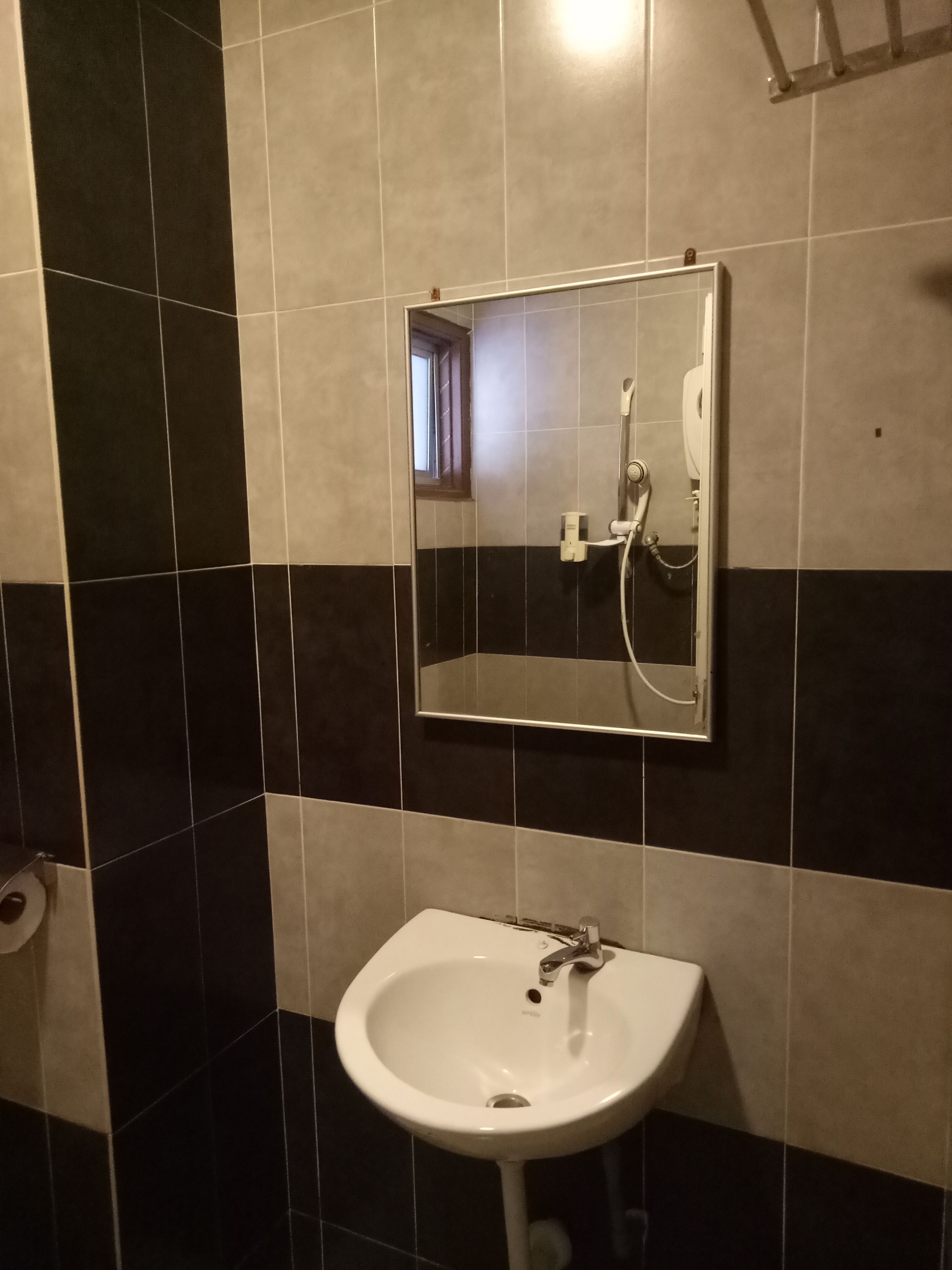 family 4 suite | bathroom sink