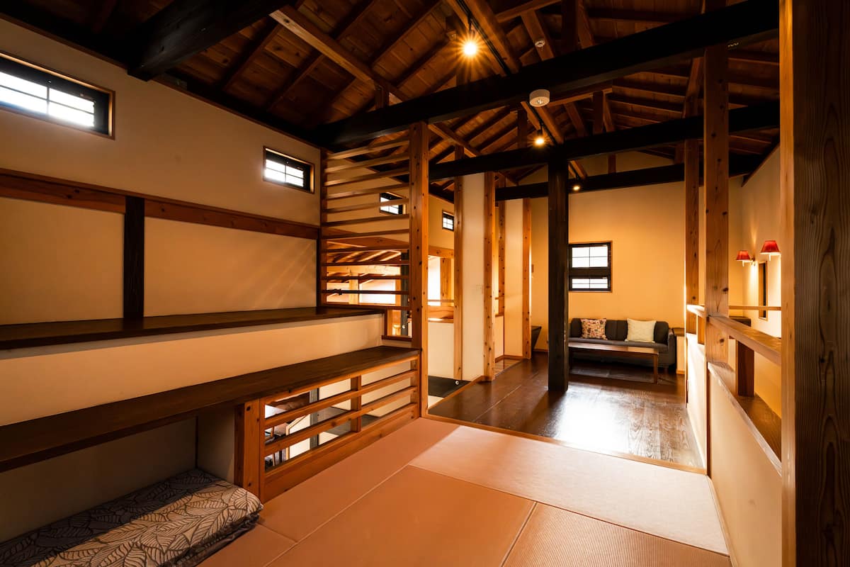 1 bedroom, down comforters, free WiFi, bed sheets