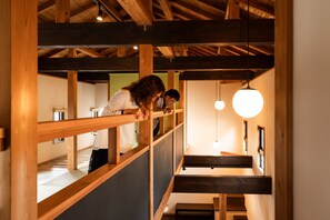 羽絨被、免費無線上網、床單