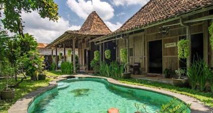 Omah Lila by The Grand Java