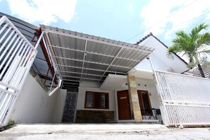 Front of property - D'Java Homestay Babarsari By The Grand Java (Depok)