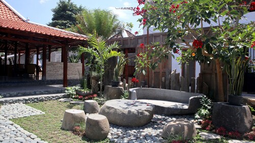 Watusaman Homestay By The Grand Java