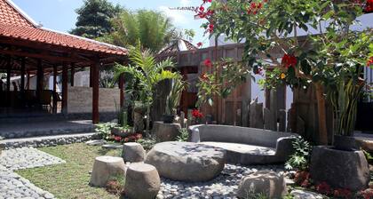 Watusaman Homestay By The Grand Java