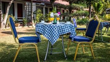Tempat makan luar