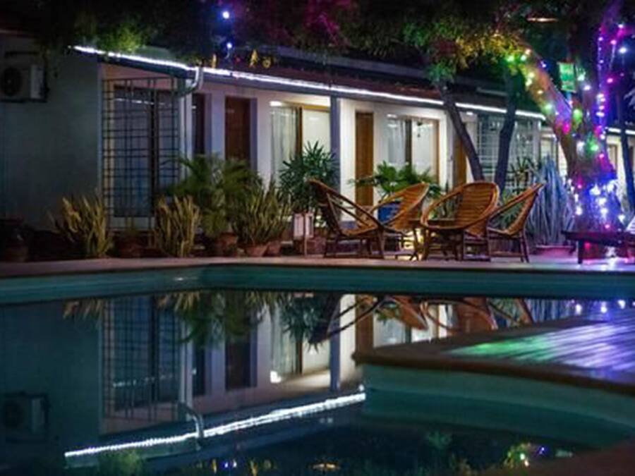 Outdoor pool, pool loungers