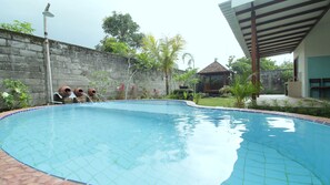 Outdoor pool - Omah Sambilegi (Depok)