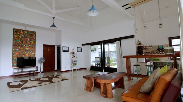 Lobby sitting area - Omah Sambilegi (Depok)