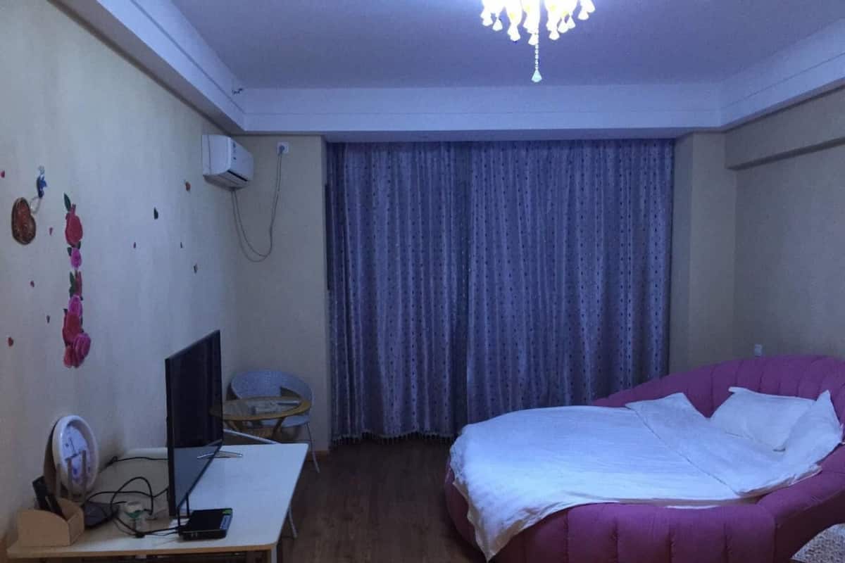 Honeymoon Room with Round Bed