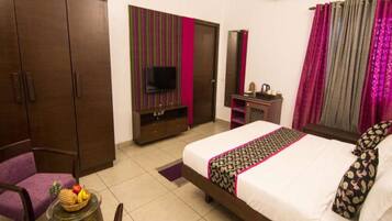 Baatik | Minibar, in-room safe, desk, blackout curtains