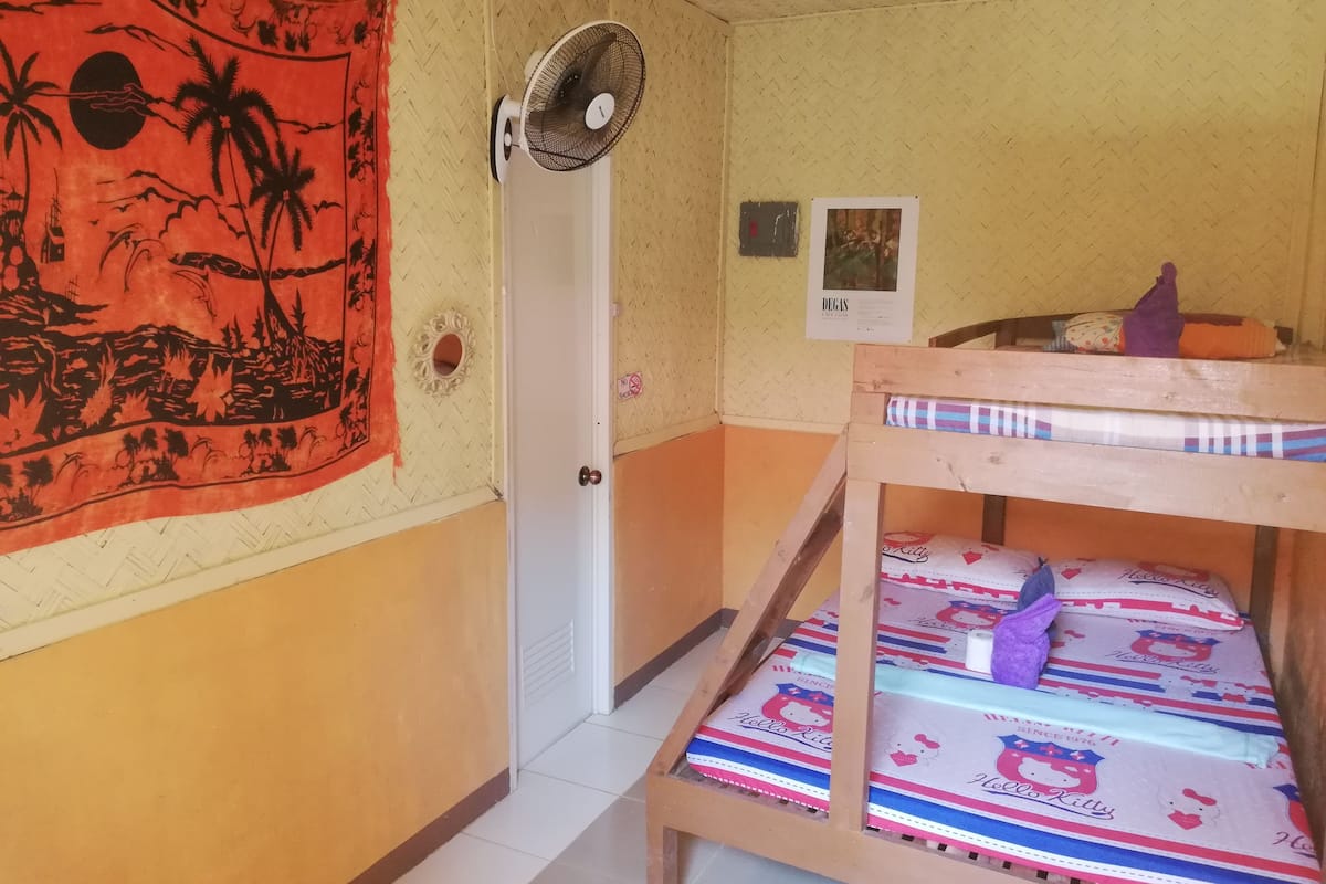 Habitación (1, Fan Room) | Decoración individual, mobiliario individual, wifi gratis y ropa de cama