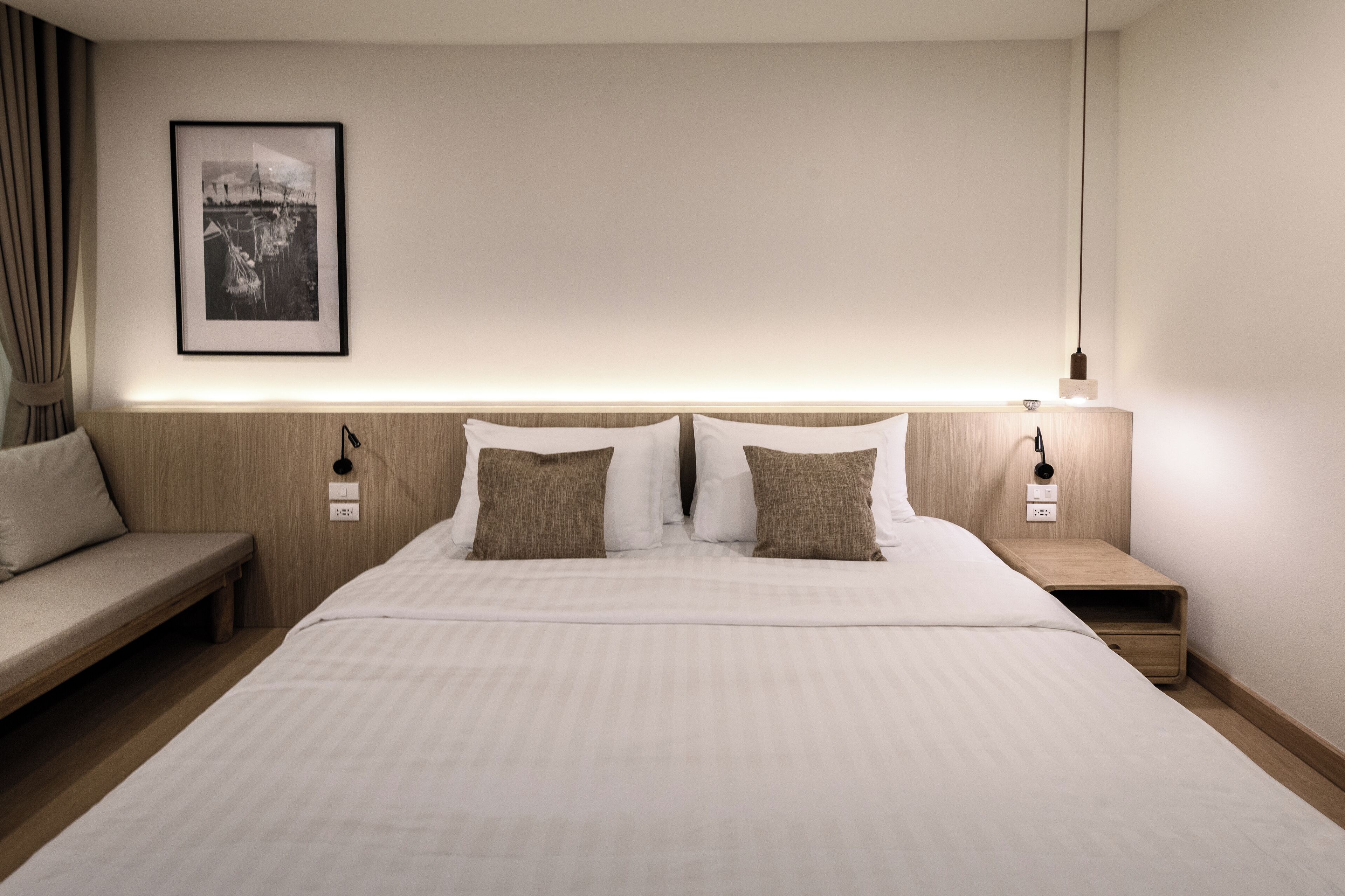 fahmaii deluxe room | desk, rollaway beds, free wifi, bed sheets