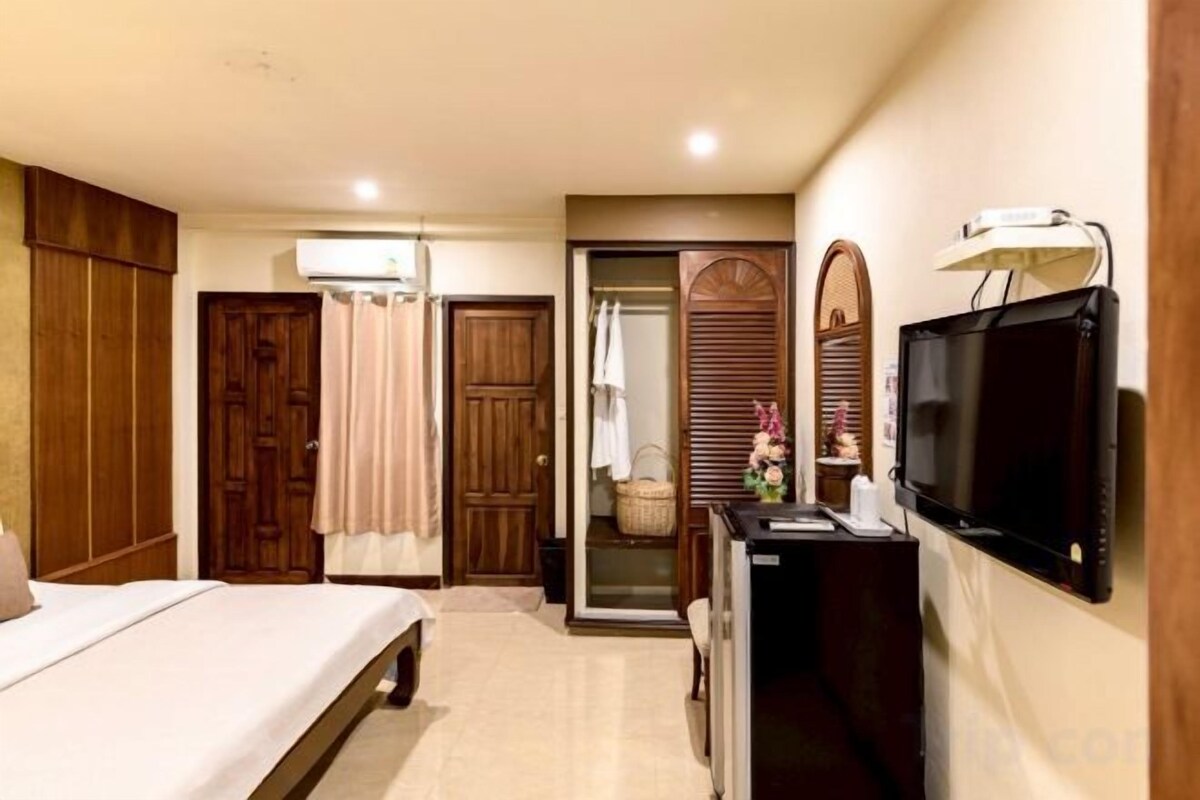 Desk, rollaway beds (surcharge), WiFi (free), bed sheets