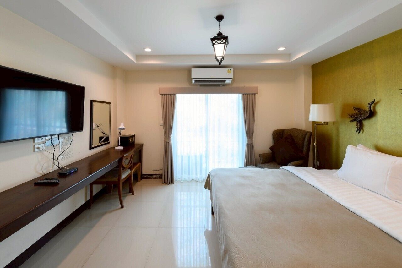 classic deluxe room | desk, rollaway beds, free wifi, bed sheets