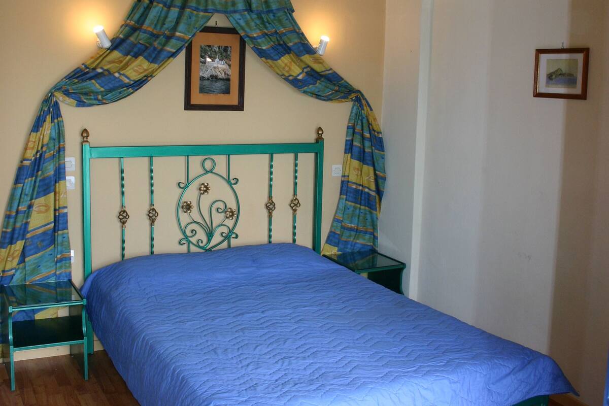 Soundproofing, iron/ironing board, free WiFi, bed sheets