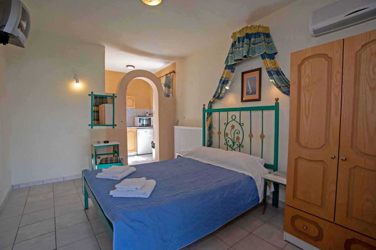 Soundproofing, iron/ironing board, free WiFi, bed sheets