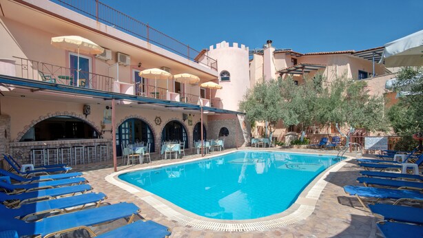 Front of property - Kleoni Club Apartments (Nafplio)