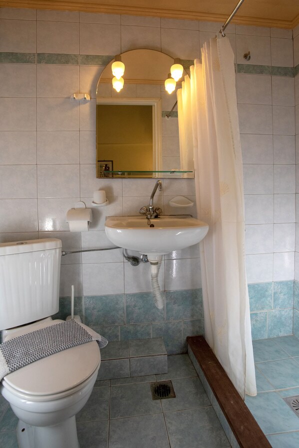 Bathroom - Kleoni Club Apartments (Nafplio)