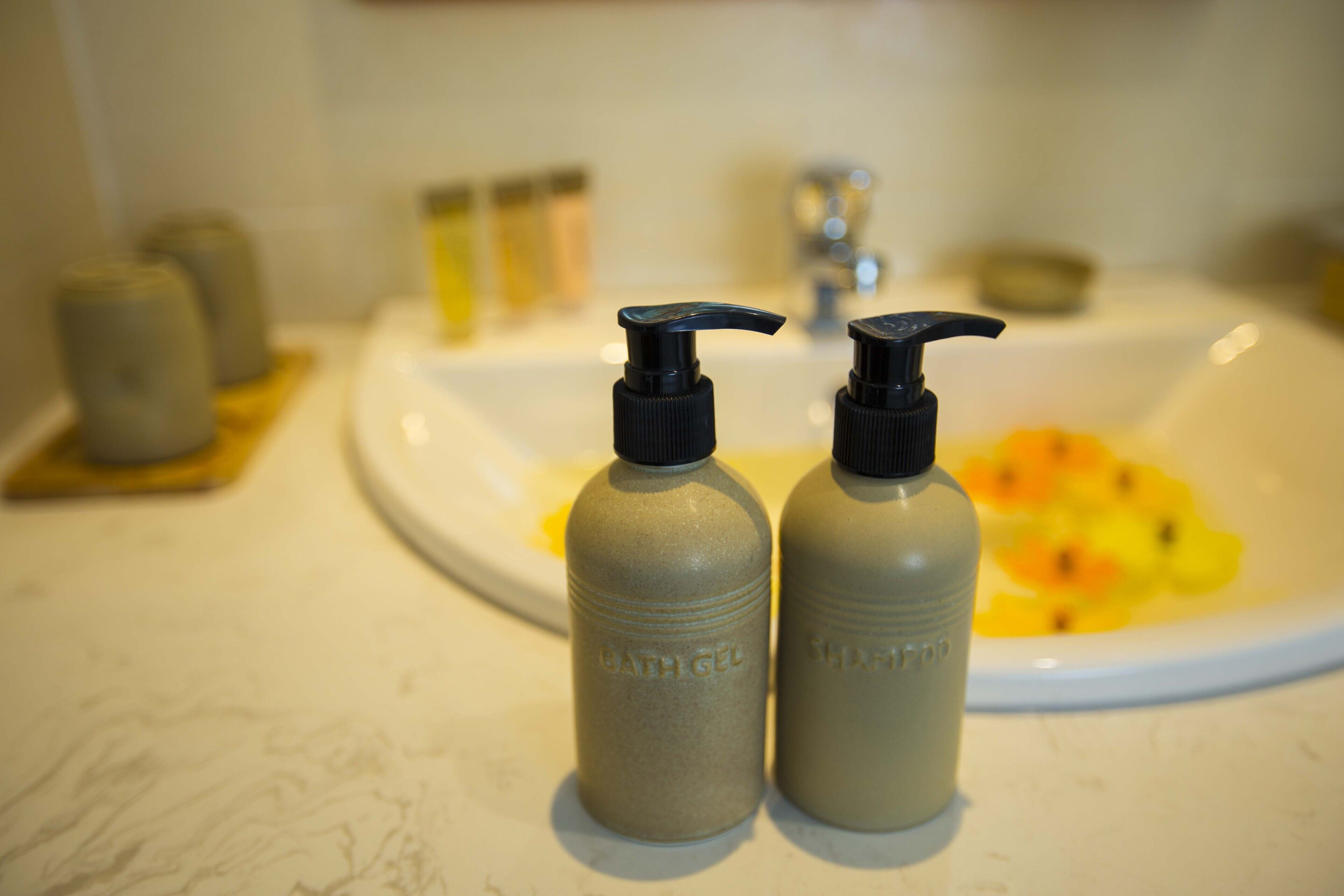 deluxe king with ocean view | bathroom | shower, hydromassage showerhead, free toiletries, hair dryer