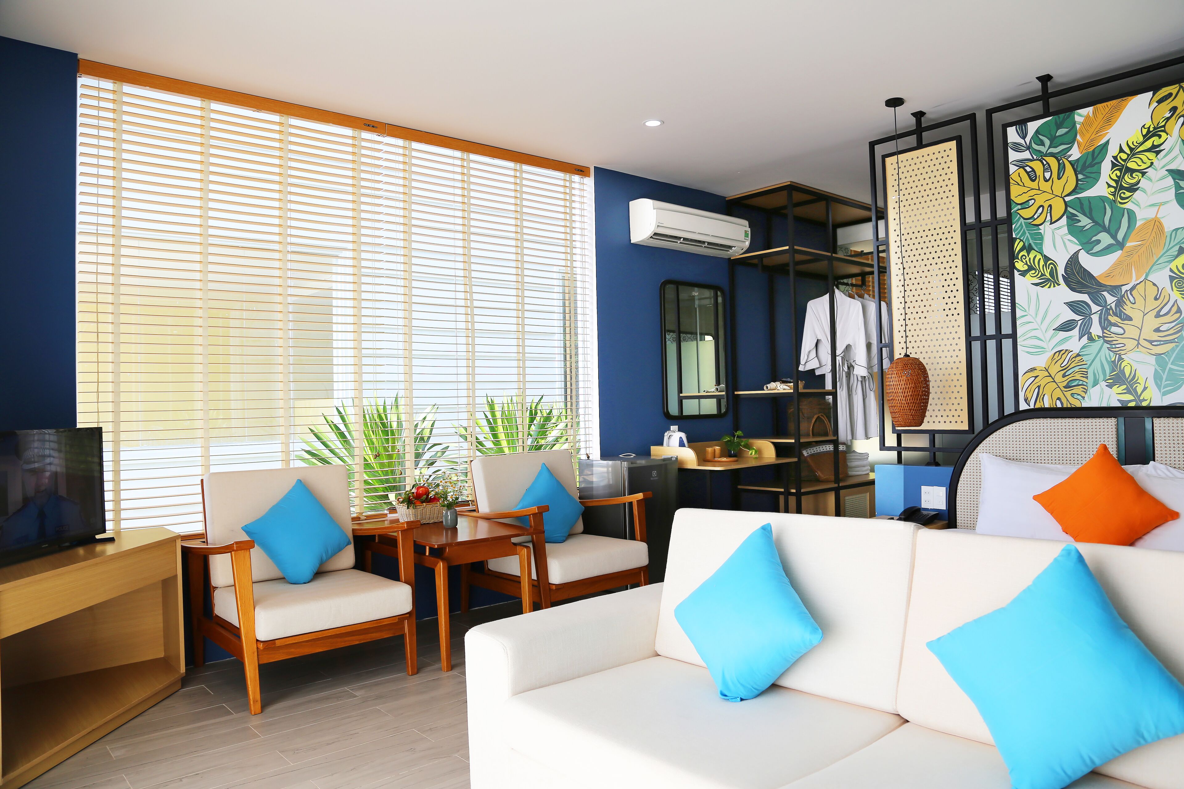 tom villa ocean view | living area | 24-inch flat-screen tv with cable channels, tv