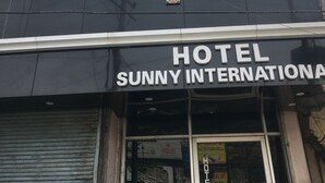 A multi-story building with a sign reading "HOTEL SUNNY INTERNATIONAL". - Hotel Sunny International (Jammu)