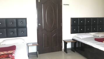 Standard Quadruple Room | 1 bedroom, rollaway beds, free WiFi