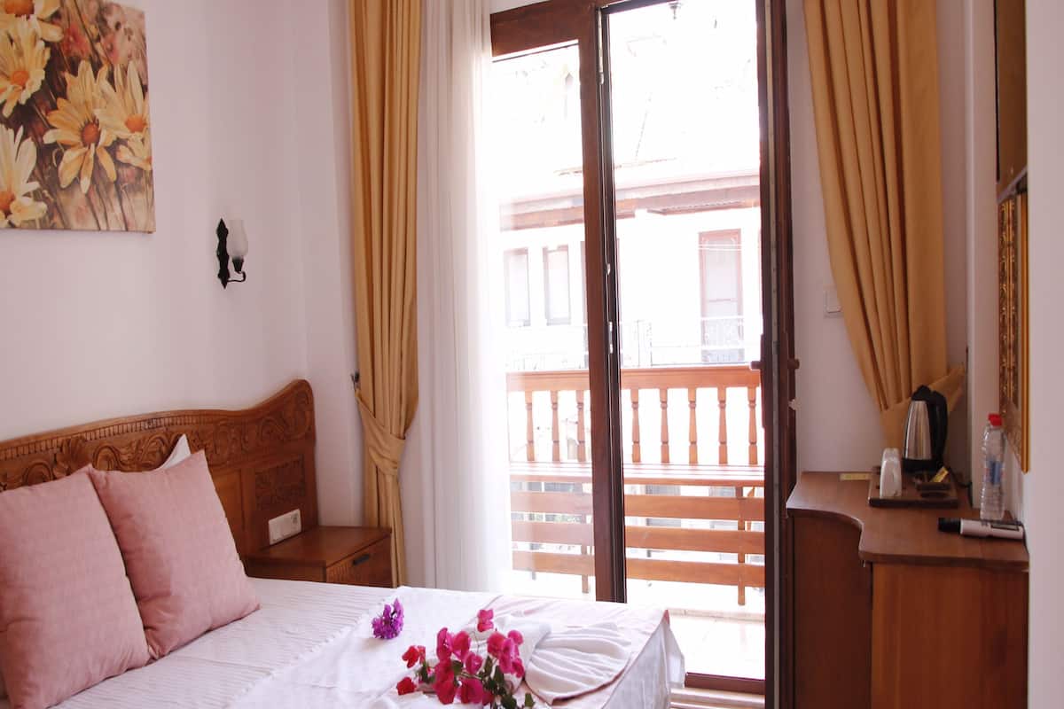 Deluxe Room | 1 bedroom, soundproofing, iron/ironing board, free WiFi
